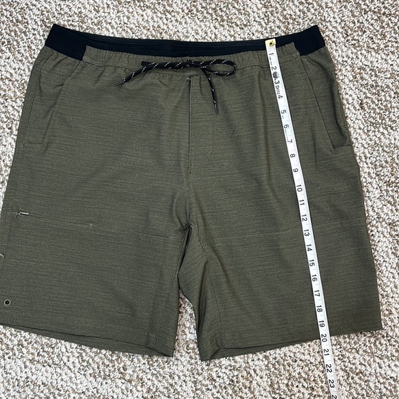 COLUMBIA GREEN OLIVE HEATHERED SHORTS SIZE LARGE - Picture 12 of 13
